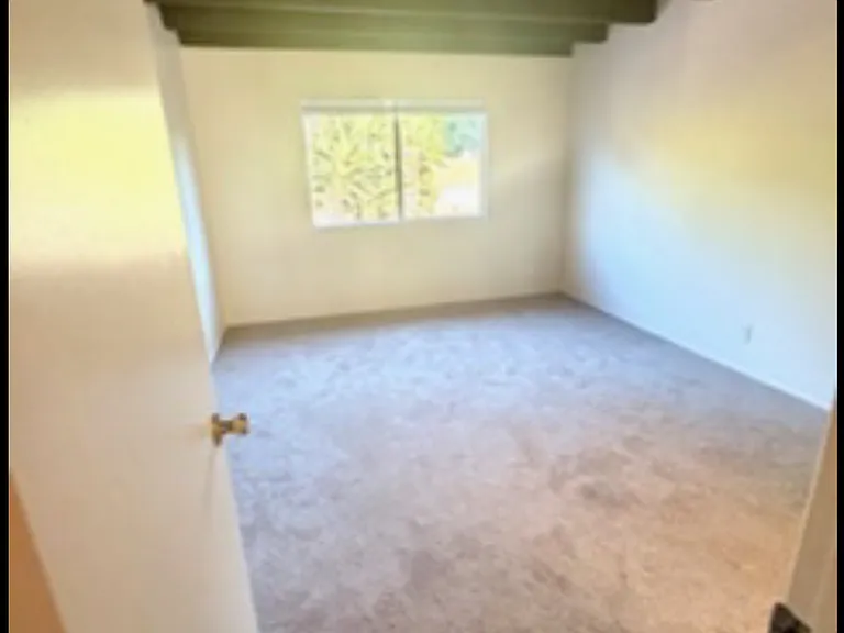 Hillcrest Dr — Photo 13
