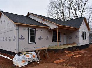 2557 Low Bridge Rd, Liberty, NC 27298