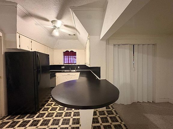 5th image of 785 Grant St