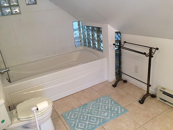 master bedroom bathroom