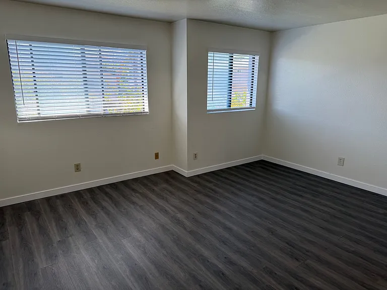 1736 Cable St #3 — Photo 21