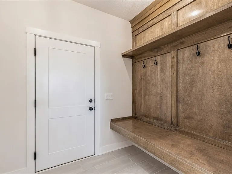 915 Henryson St — Photo 11