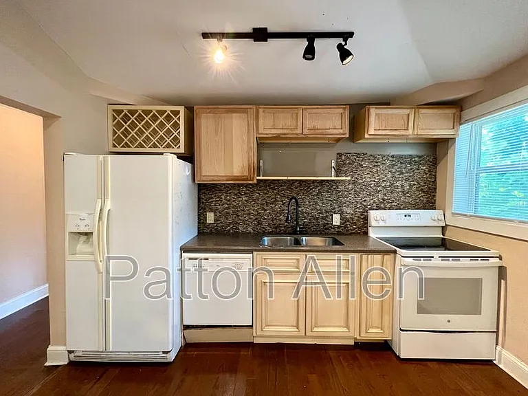 114 Clingman Ave — Photo 6