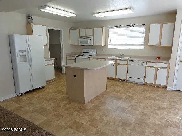88 E Rainbow Way — Photo 14