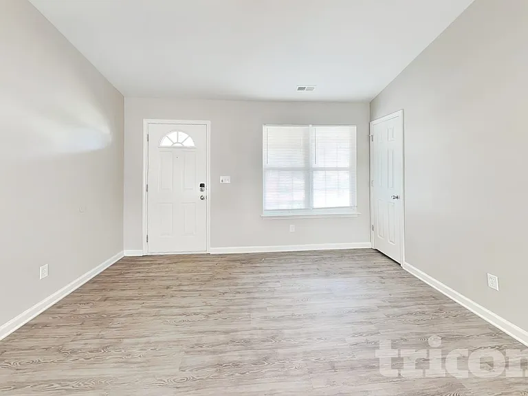 793 Sir Raleigh Dr — Photo 3