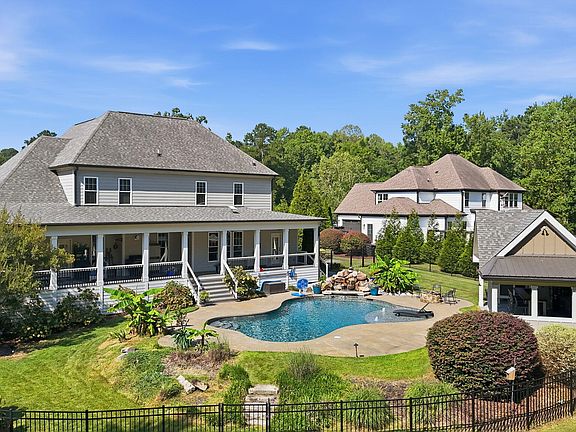 2nd image of 270 Rivers Edge Dr