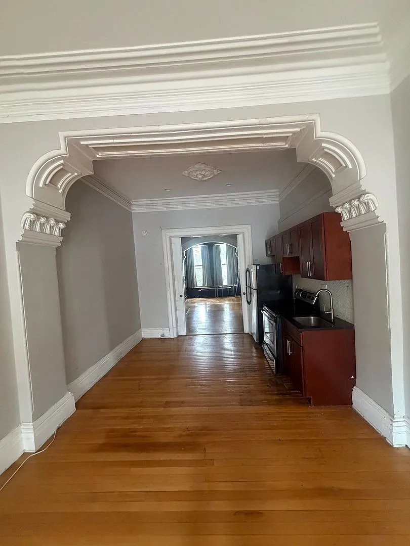 572 Madison Ave — Photo 4