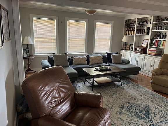 4th image of 1403 Evergreen Dr