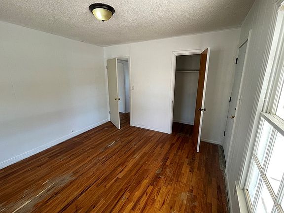 4th image of 1304 N Broadway St