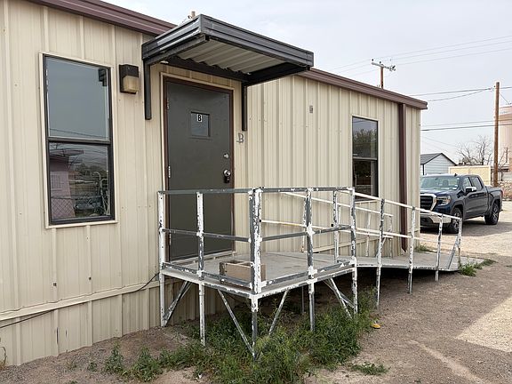 2nd image of 421 Kyle St #1