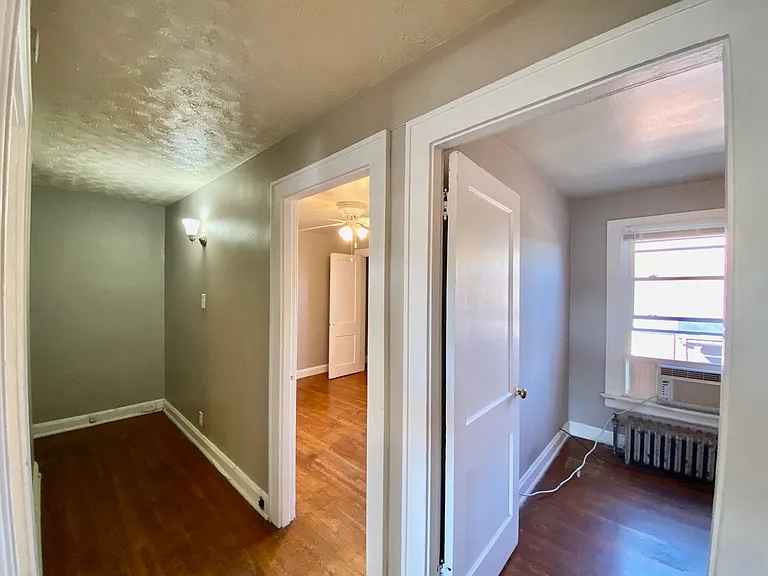 1025 Dana Ave Apts — Photo 12