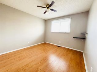 15 W Pinecliff Close NE, Calgary, AB T1Y 4N3