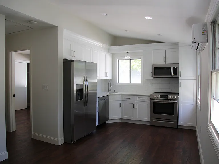 883 Park Ave — Photo 8