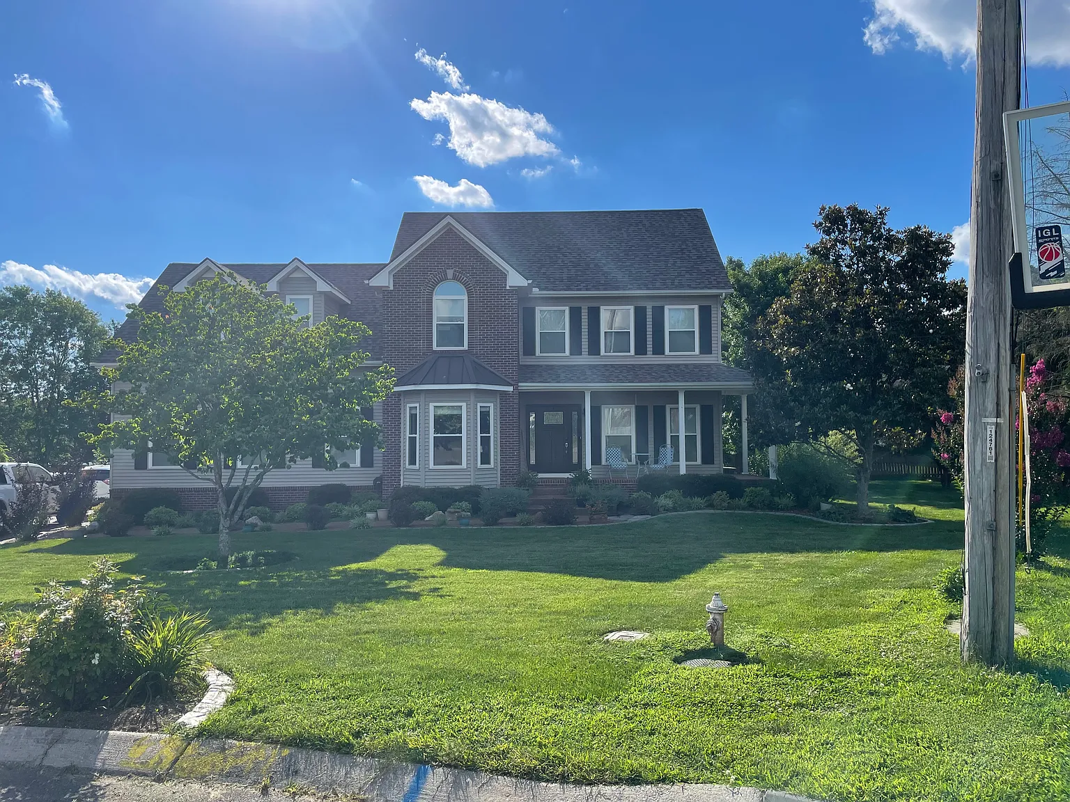 5 bed, 2.5 bath, 2606 sqft, $3,800 — Photo 1