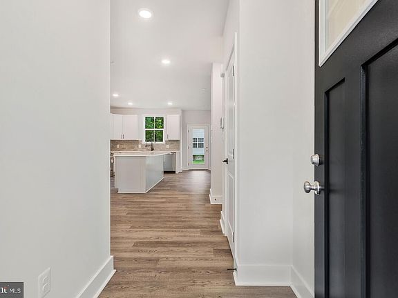 4th image of 22615 Woods Ln