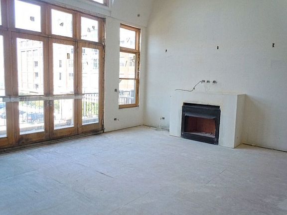 Breath-Taking Living Room with Great Space