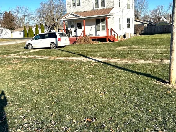 195 3rd Ave, Clifton, IL 60927