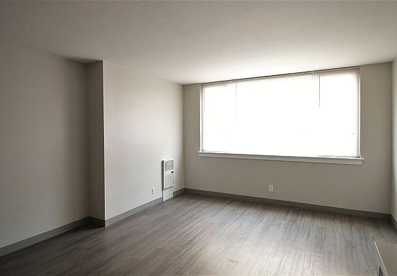 3rd image of 1671 N Prospect Ave APT 406