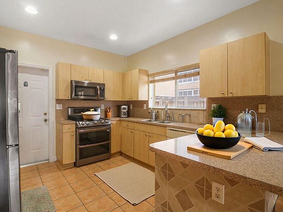 5th image of 2724 NE 42nd Avenue