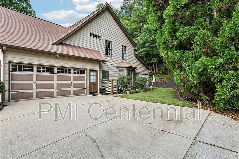 4 bed, 2.5 bath, 2856 sqft, $2,950 — Photo 4