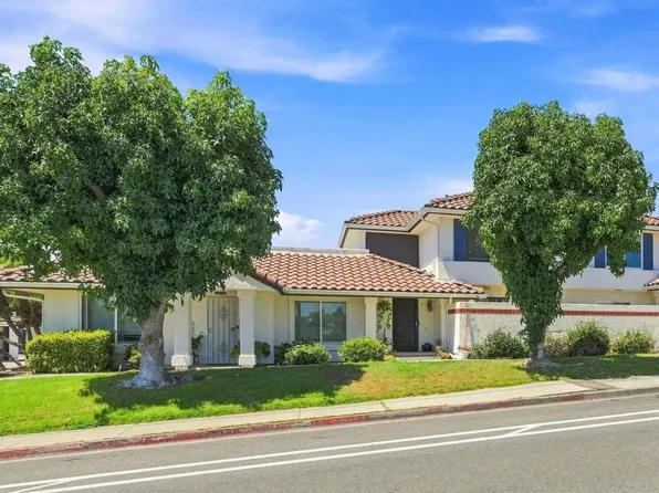 320 Grapevine Rd #102, Vista, CA 92083