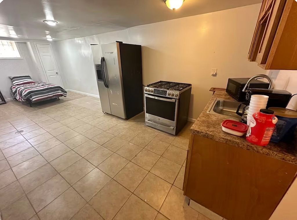 2123 Fuller St - Property Image