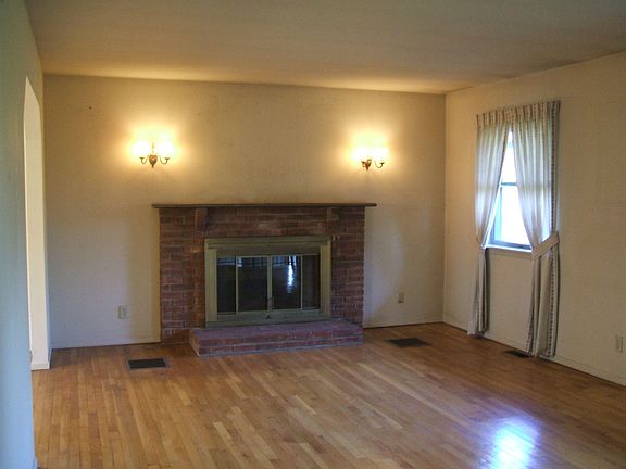 5th image of 1 Venango St