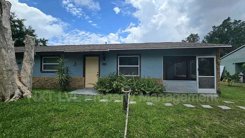 2 bed, 1.0 bath, 840 sqft, $1,295 — Photo 1