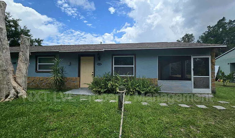 2095 Eloise Cir — Photo 1
