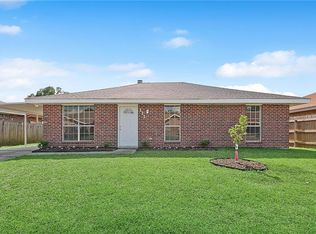 111 Peter Ln, Saint Rose, LA 70087