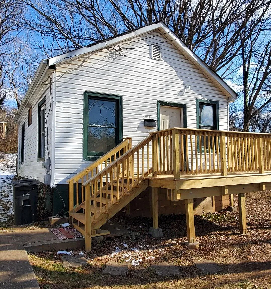 1716 Spencer Pl — Photo 1