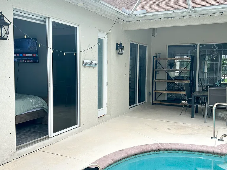 711 NW 19th Ct — Photo 50