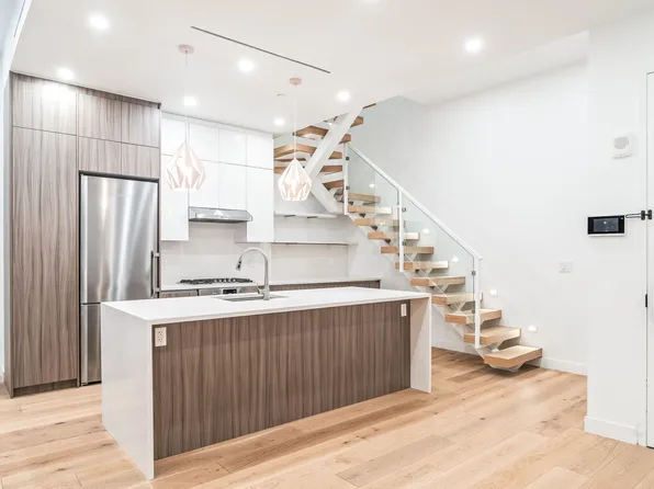 249 E 50th St #Townhouse 1, New York, NY 10022