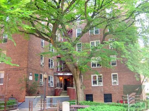 66-37 Yellowstone Boulevard image 1 of 7