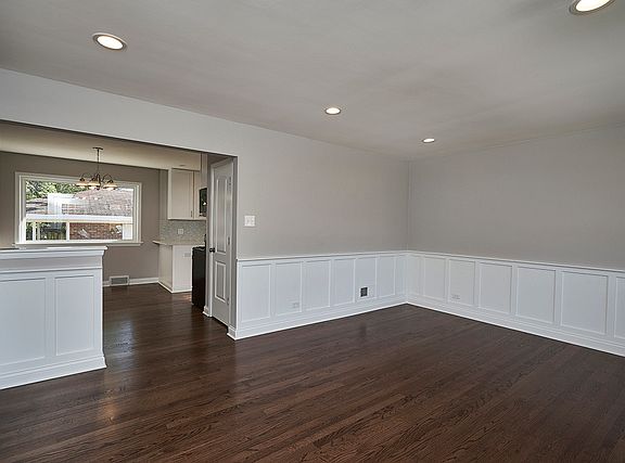 5th image of 703 E 154th Pl