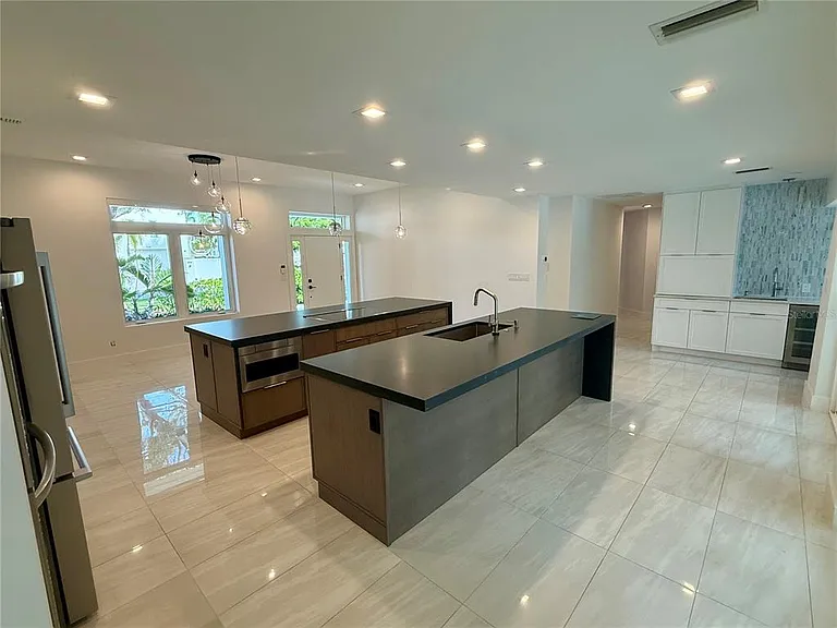 1359 Harbor Dr — Photo 5