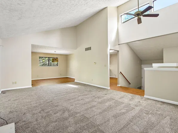 122 Sugarwood Ln, Avon, IN 46123