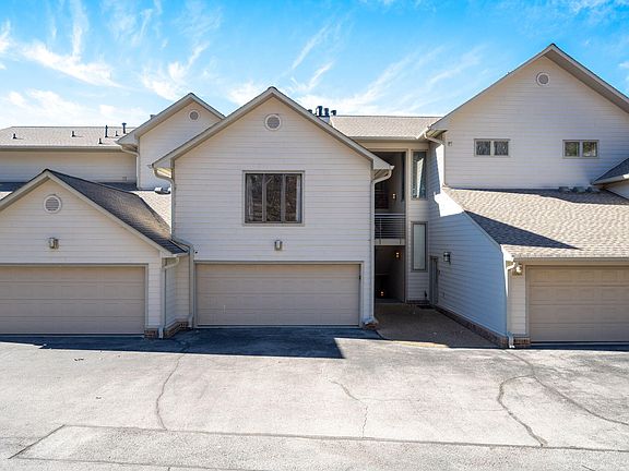 3rd image of 4274 Lakeshore Ln Unit 302