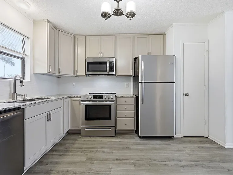 100 Ravenwood Dr #A — Photo 5