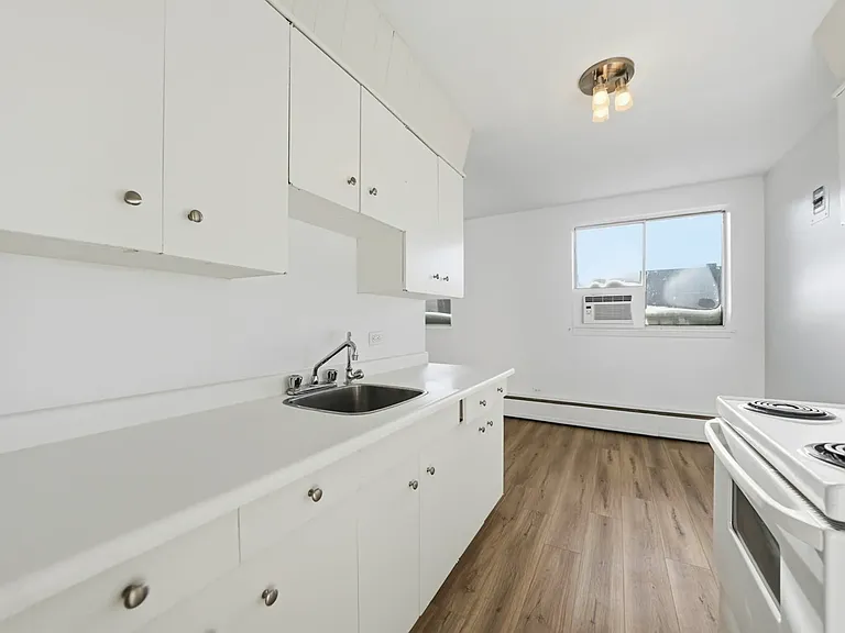 2220 Robinson St — Photo 14