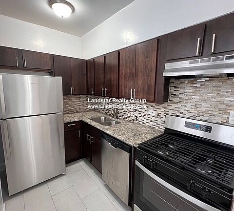 4th image of 1303 Elmwood Ave #101