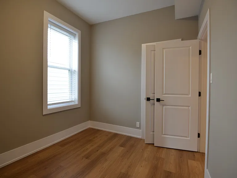4113 N Damen — Photo 6