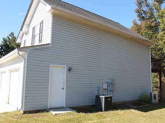 3rd image of 712 Charleston Ct