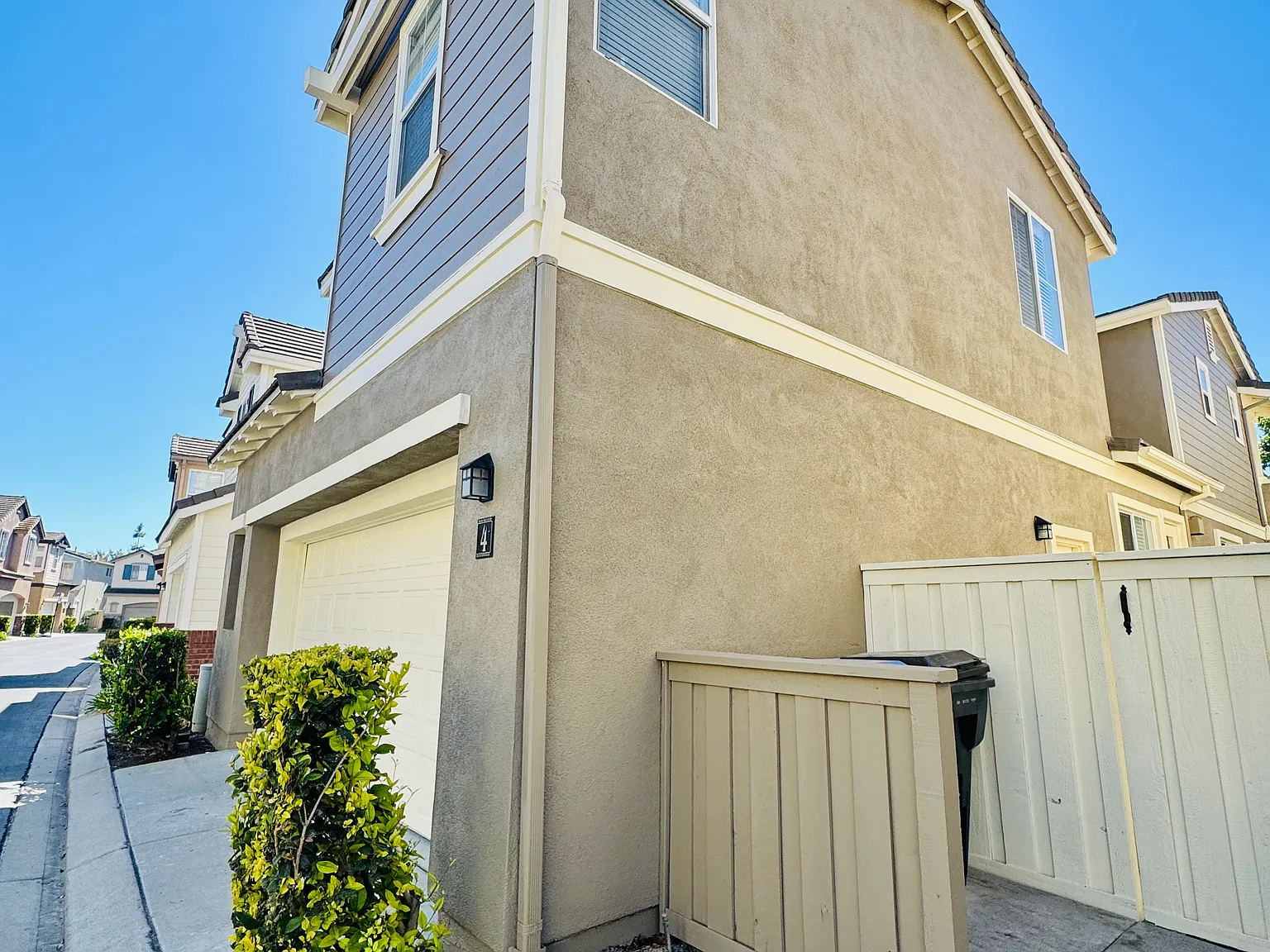 4 bed, 2.5 bath, 2003 sqft, $5,700 — Photo 2