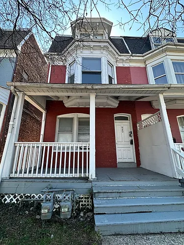 940 W Princess St Photo 1