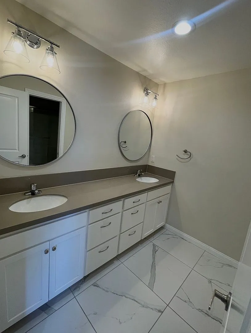 4 bedrooms 2.5 baths townhome in Chula Vista — Photo 4
