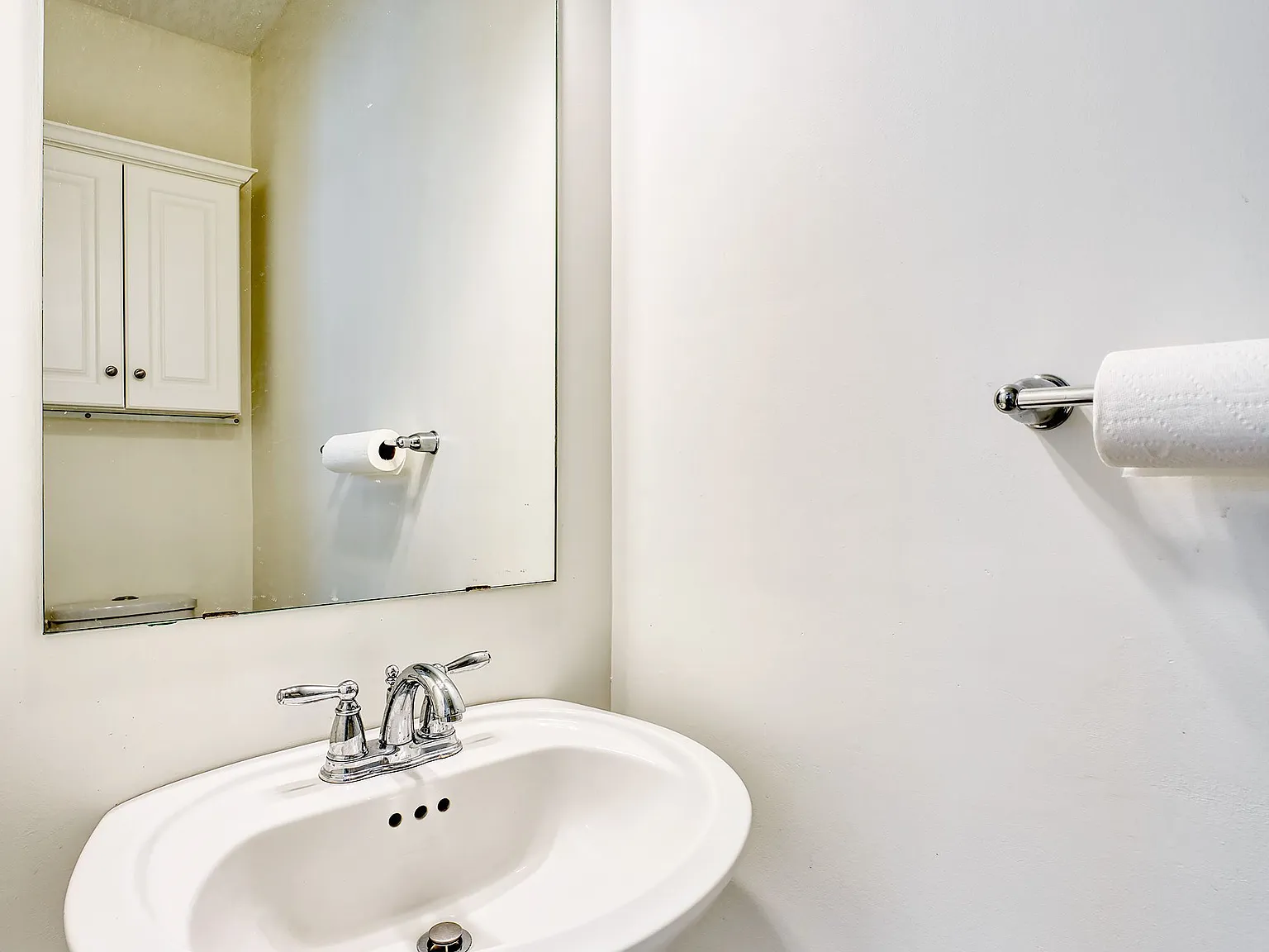 4 bed, $3,200 — Photo 3