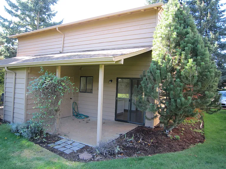 1359 Madras St SE — Photo 10