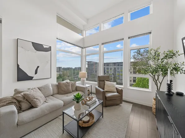 3263 Pierview Cres #502, Vancouver, BC V5S 0A9