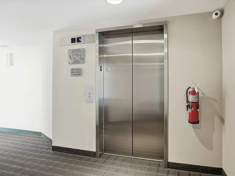 100 Cuttermill Rd #4M — Photo 3